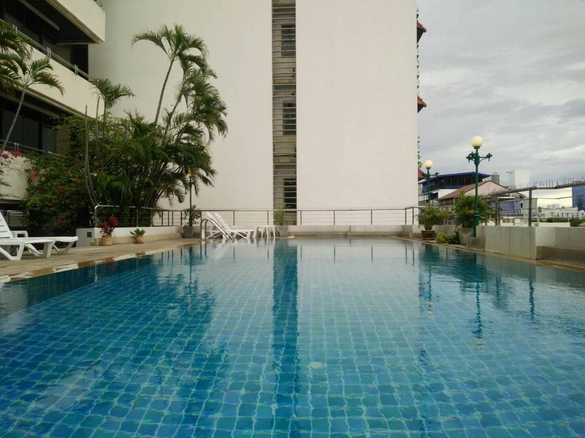 Апартаменты Nantiruj Tower - นันทิรุจ ทาวเวอร์ เซอร์วิสอพาร์ทเม้นท์ สุขุมวิท ซอย 8 Бангкок Экстерьер фото