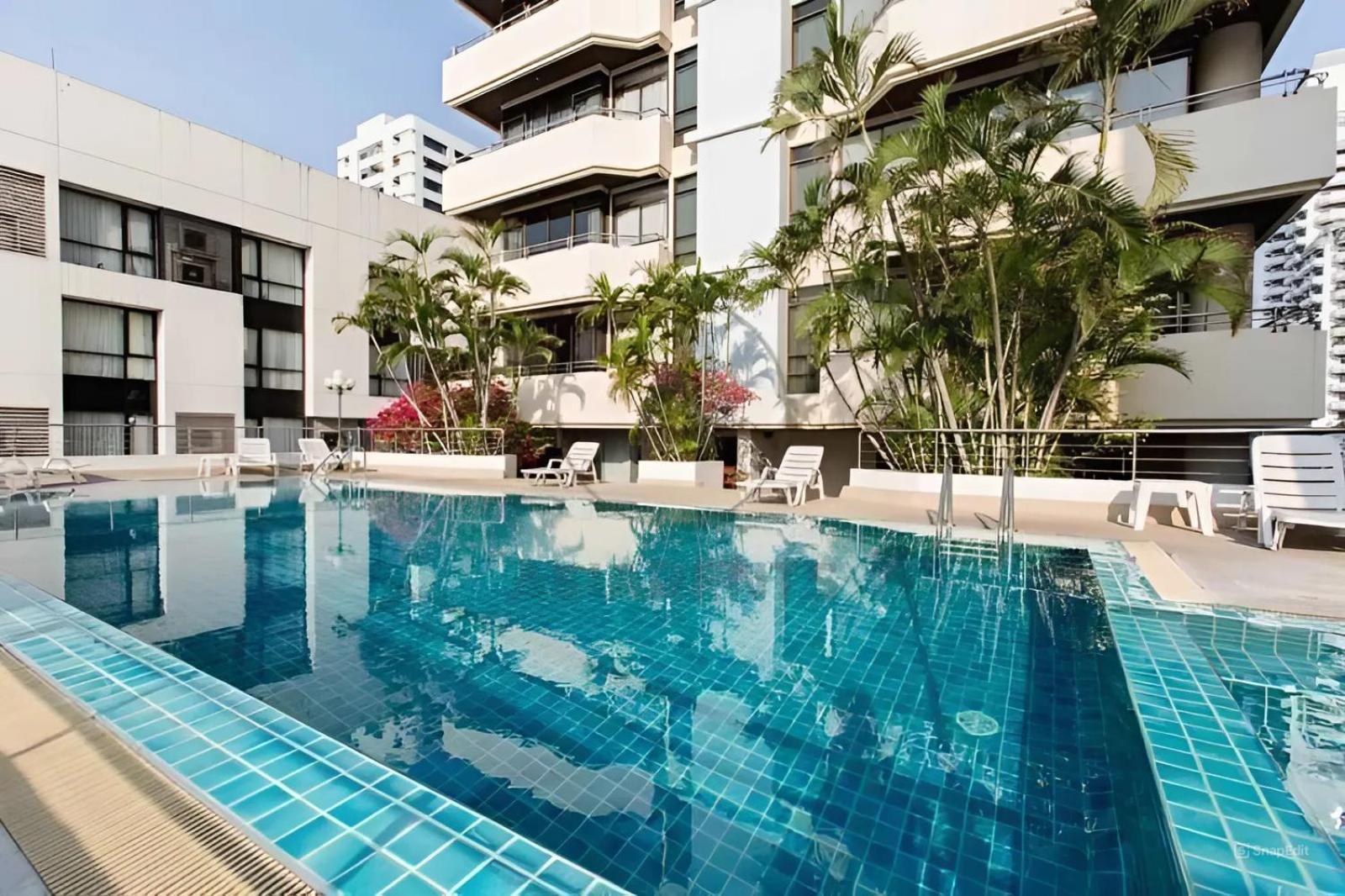Апартаменты Nantiruj Tower - นันทิรุจ ทาวเวอร์ เซอร์วิสอพาร์ทเม้นท์ สุขุมวิท ซอย 8 Бангкок Экстерьер фото