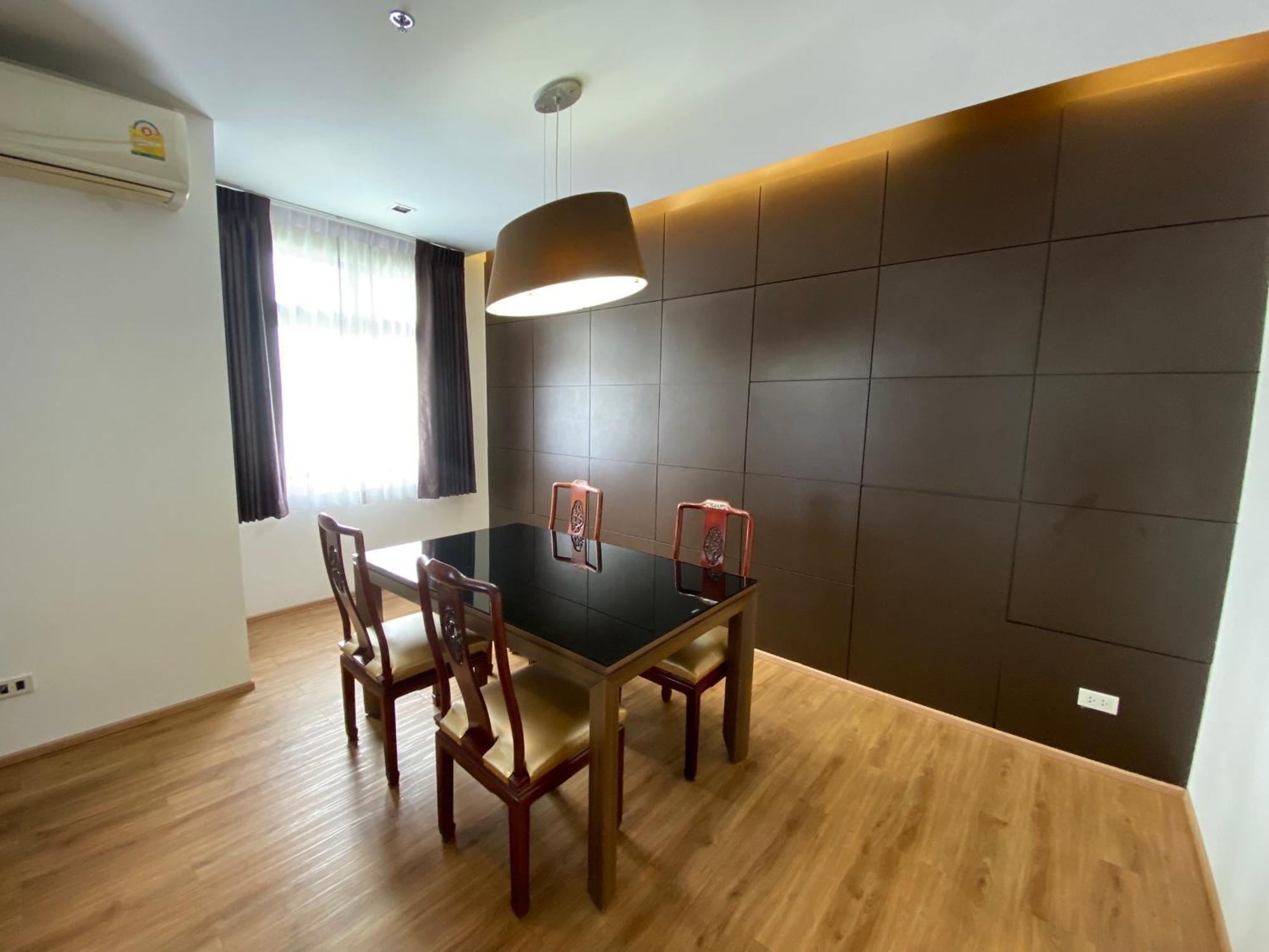 Апартаменты Nantiruj Tower - นันทิรุจ ทาวเวอร์ เซอร์วิสอพาร์ทเม้นท์ สุขุมวิท ซอย 8 Бангкок Экстерьер фото