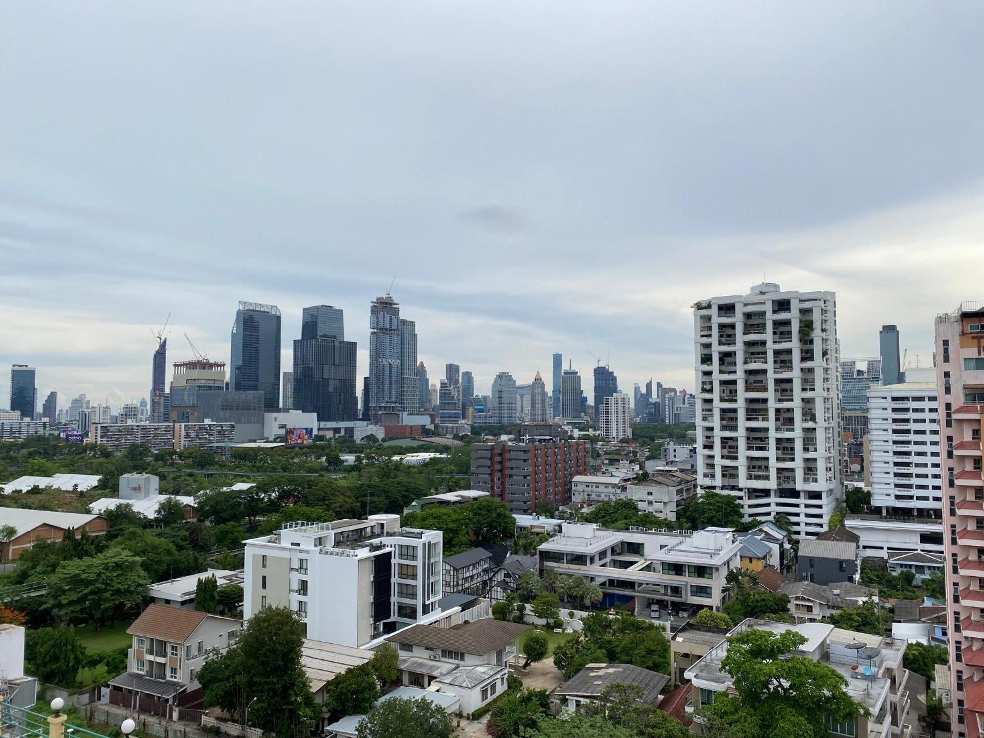 Апартаменты Nantiruj Tower - นันทิรุจ ทาวเวอร์ เซอร์วิสอพาร์ทเม้นท์ สุขุมวิท ซอย 8 Бангкок Экстерьер фото